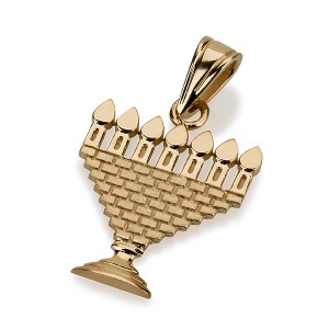 14k Yellow Gold Menorah Pendant with Brick Pattern and Cutout Flames Artistas y Marcas