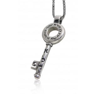 Key Charm Pendant with Jacob's Blessing & the Divine Name of Hashem Collares y Colgantes