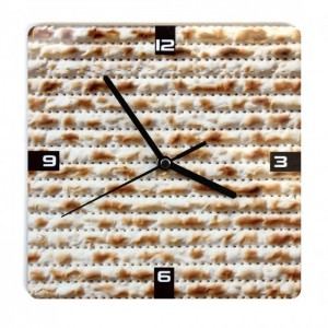 Illustrated Matzah Wooden Clock By Ofek Wertman Ocasiones Judías