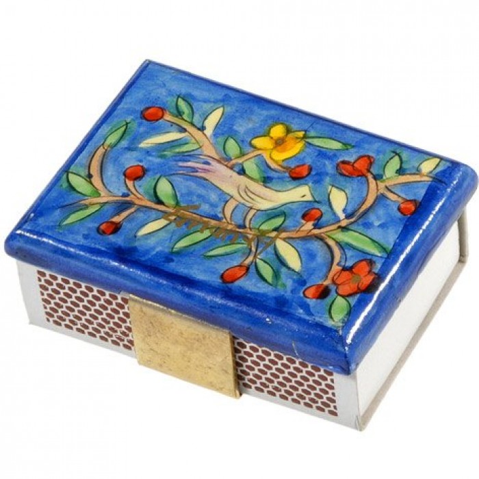 Porta-Caixa de Fósforos de Madeira com Design de Pássaro e Padrão Floral de Yair Emanuel